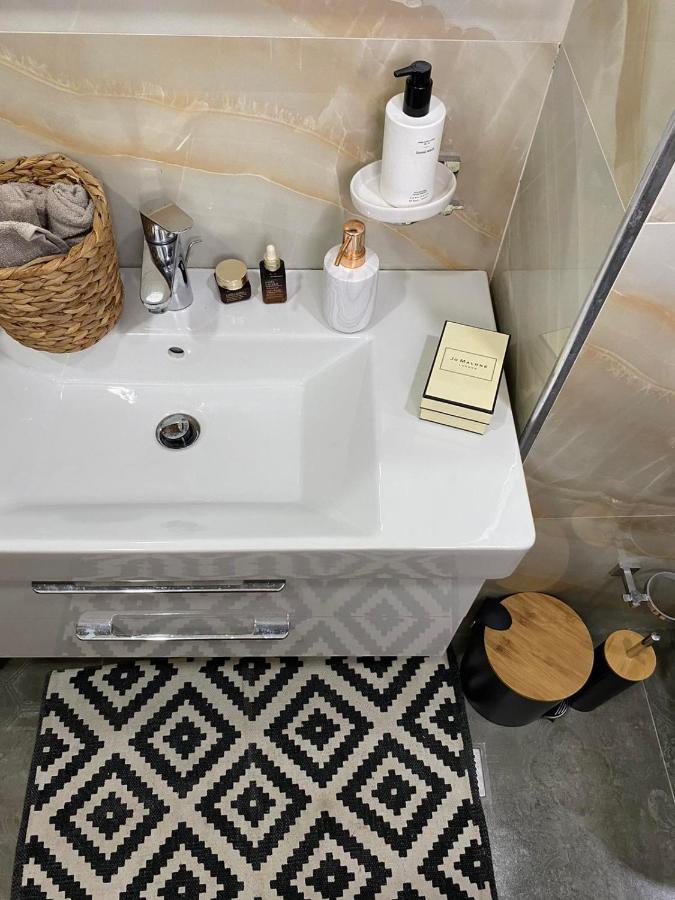 Qerret Boutique Studio Apartment Golem  Bagian luar foto
